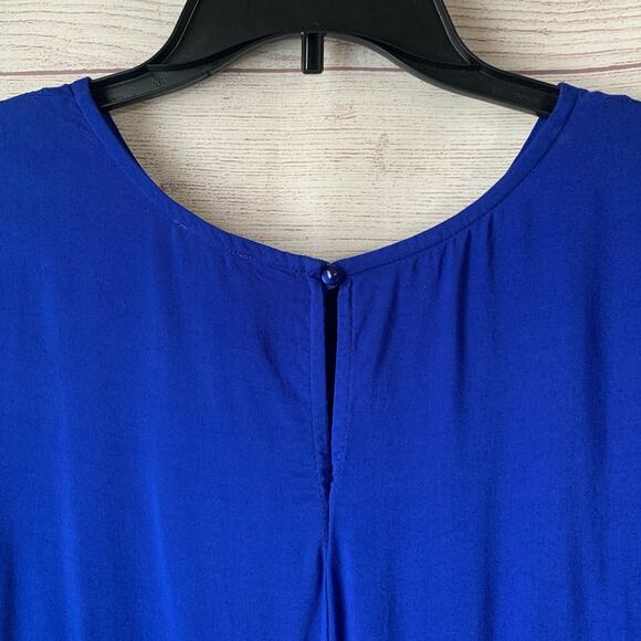 Lily White Hi Low Blue Blouse Short Sleeves Key Hole Tailcoat Style Back Size M - Picture 7 of 14